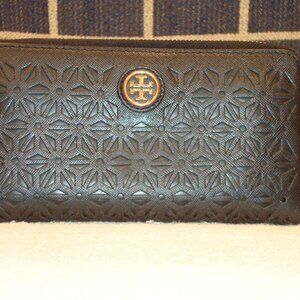 Tory Burch Robinson Floral Perforated Wallet GOOD CONDITION!